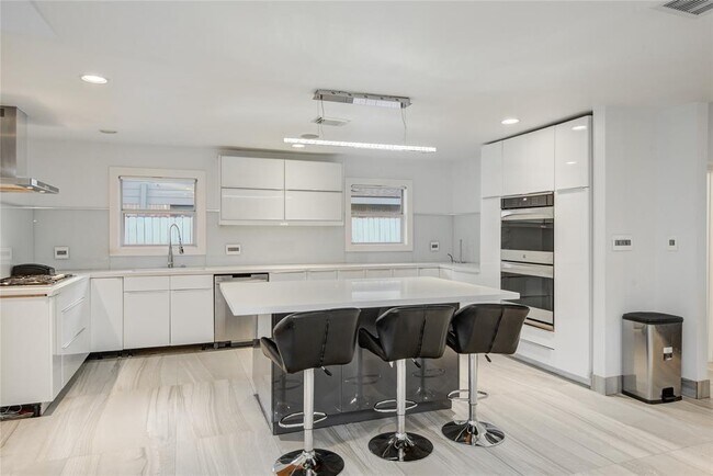 Building Photo - 5754 Wigton Dr