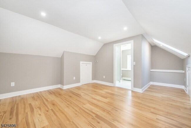 Building Photo - 305 Quaker Church Rd