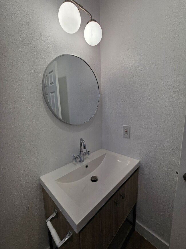 Building Photo - 245 E Ave 38