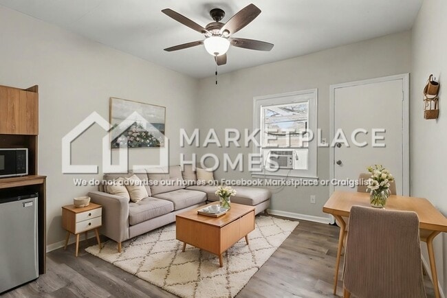 Building Photo - 876 Custer St