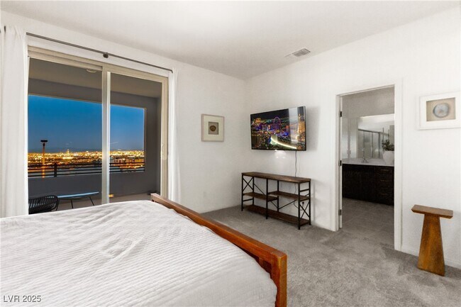 Building Photo - 1592 Pacific Baza St