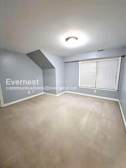 Building Photo - 3204 Eagles Watch