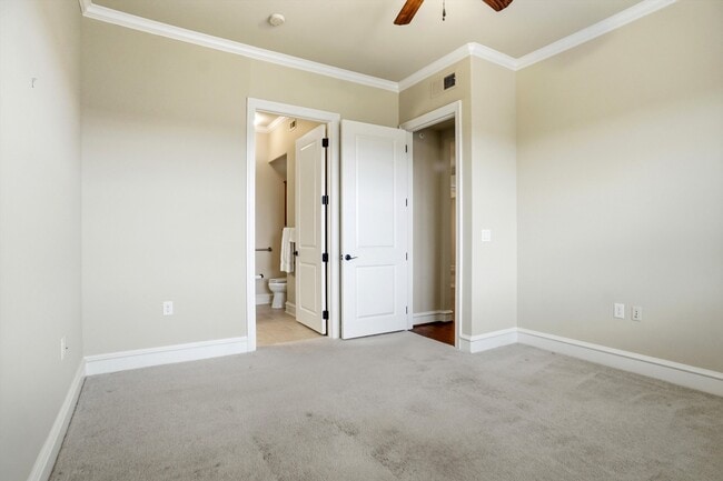 Building Photo - 301 Watermere Dr