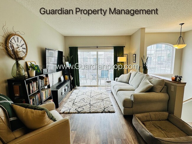 Building Photo - Minnetonka Town Home, Balcony, Washer/Dryer, Dishwasher, Available June