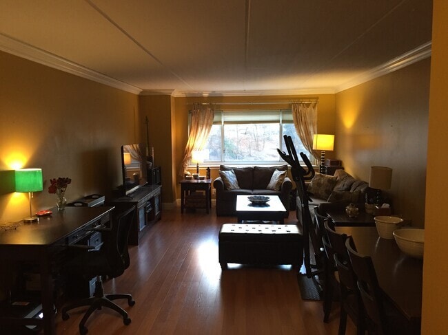 Building Photo - 412 Benedict Ave