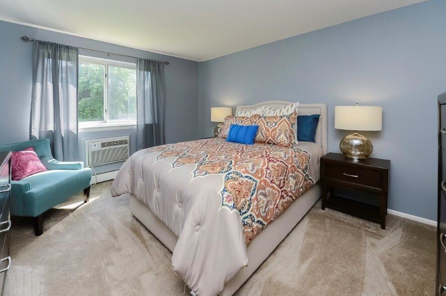 Camp Hill Plaza Apartment Homes - Camp Hill, PA | Apartment Finder