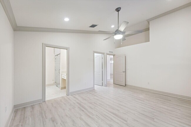 Building Photo - 422 Lucky Ln