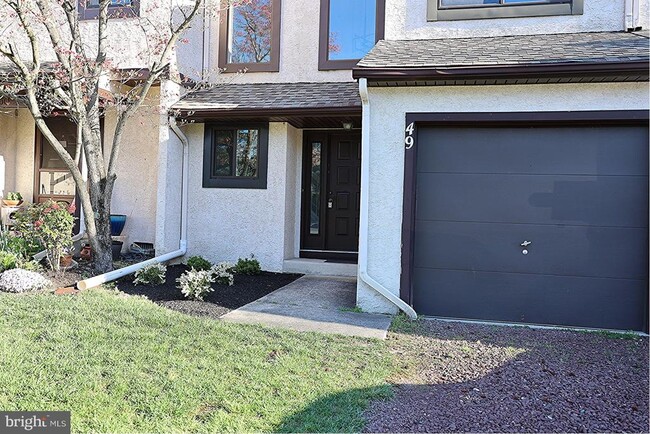 Building Photo - 49 5 Crown Royal Cir