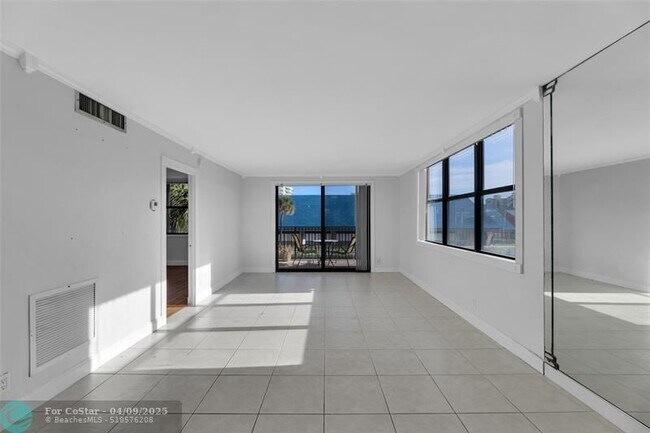 Building Photo - 801 N Ocean Blvd