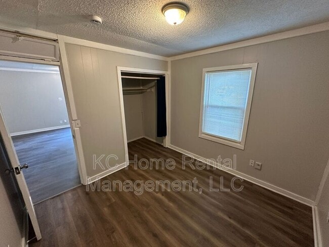 Building Photo - 109 W Hale St