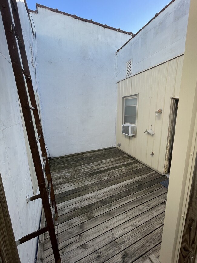 Building Photo - Sunflower Estate LLC