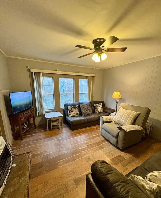 Building Photo - 2050 Blowing Rock Blvd