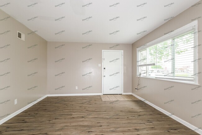 Building Photo - 18 Brightwell Ct