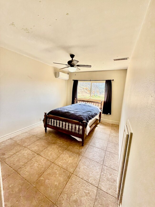 Building Photo - 4-BR Home with Horse Privileges in Apple Valley