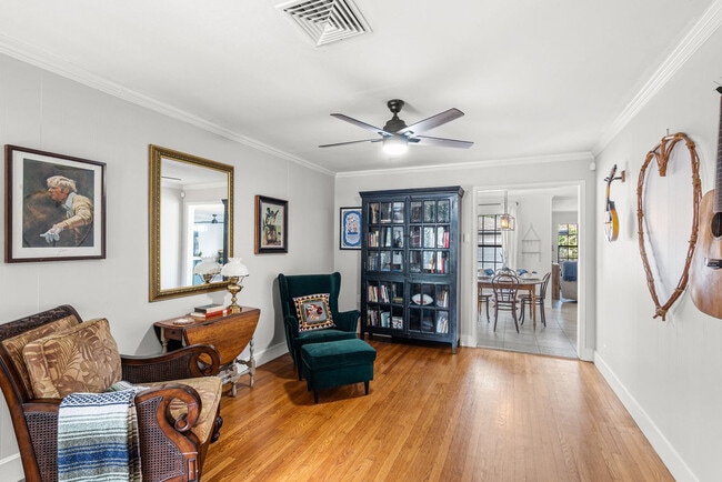 Building Photo - 306 Naples St