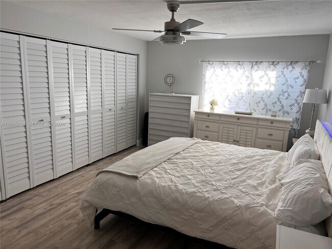 Building Photo - 1561 NE 12th Terrace