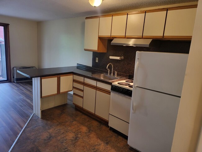 Building Photo - 18 Main St