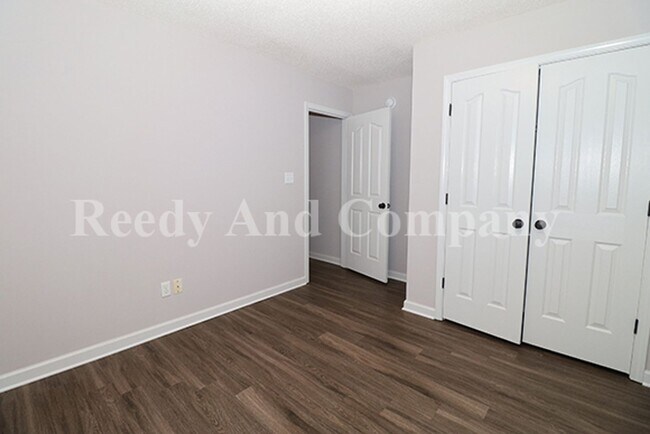 Building Photo - 8911 Little House Cove