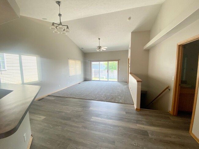 Building Photo - 3 Bedroom and 3 Bathroom Duplex. Available...