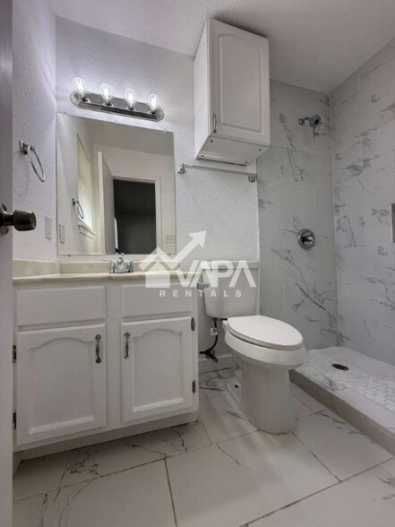 Building Photo - 6731 Cypress Lake Dr