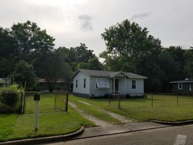 Building Photo - 3758 Alta Vista Dr E