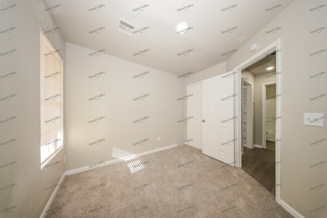 Building Photo - 5910 S Ross Ave