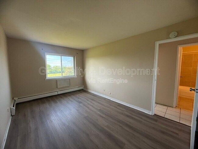 Building Photo - 808 College Blvd