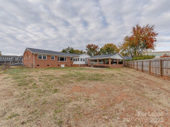 Building Photo - 1432 Bevis Dr