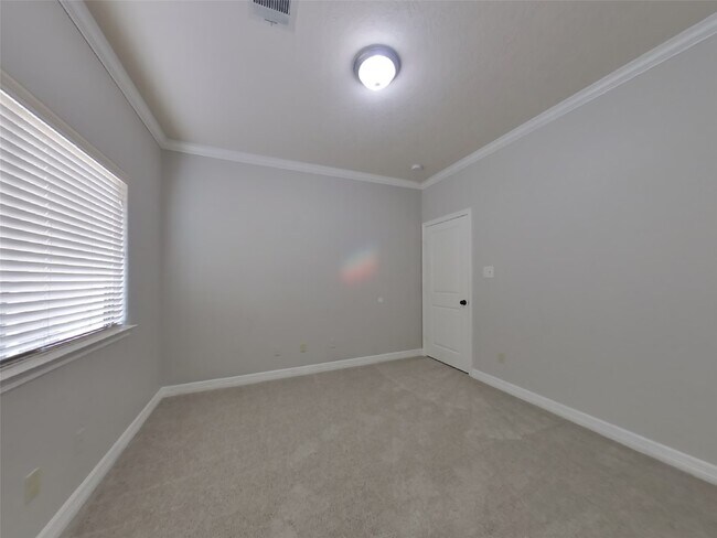 Building Photo - 103 Lullaby Ln