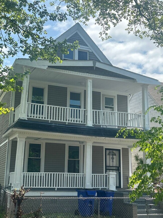 Building Photo - 1005 E 74th St