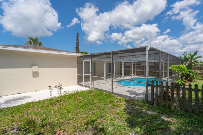 Building Photo - Rare Pool Home in Port Richey!!!