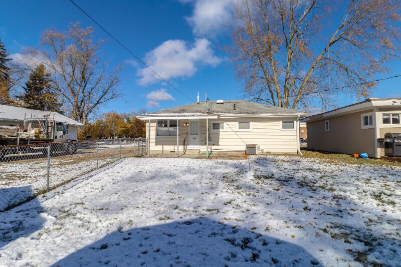 Building Photo - 5035 Norwich Rd