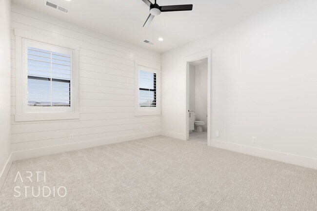 Building Photo - BRAND NEW Gorgeous 6 bed 7 bath with Pool ...