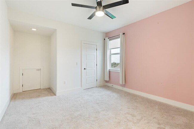 Building Photo - 12905 Padua Dr