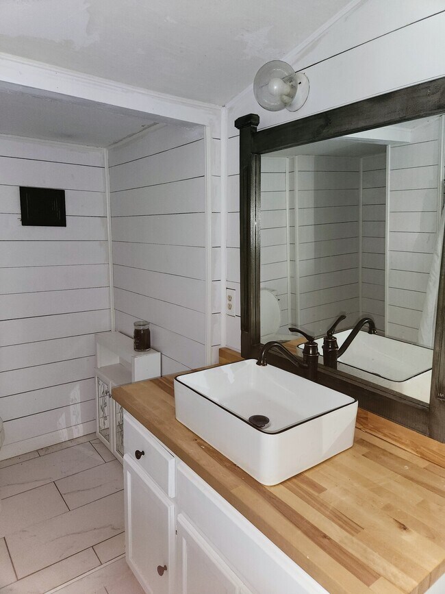 Building Photo - Green Acres