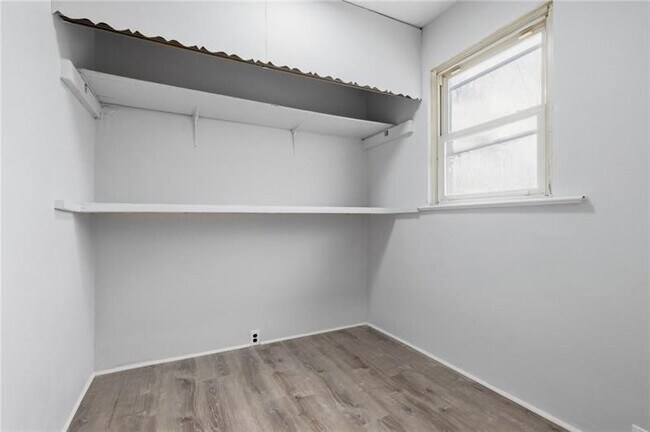 Building Photo - 228 Sylvan Walk