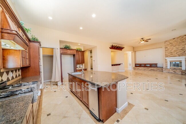 Building Photo - 17425 Cyrus Ln
