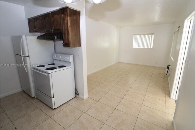 Building Photo - 1708 N 16th Ave