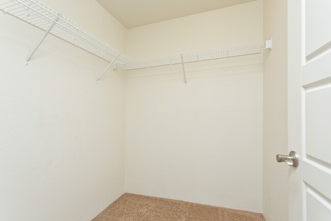 Building Photo - Pet friendly 3/2.5/2 In the heart of Kapolei