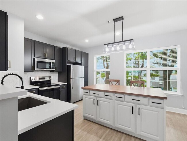 Building Photo - 1526 Brookstone Pl