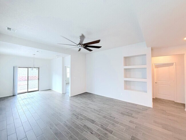 Building Photo - Beautiful 3 bed 2 bath home in Enchanted Hills area of Rio Rancho. Refrigerated Air! Near Hwy 550