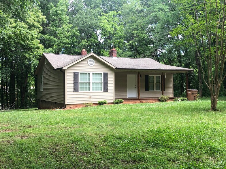 Primary Photo - 206 Lake Sylvia Rd
