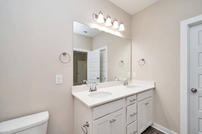 Building Photo - 5500 Blue Jay Cir