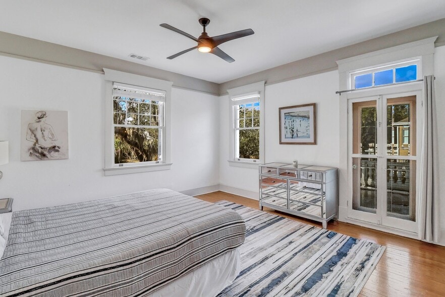 Building Photo - 602 E Victory Dr