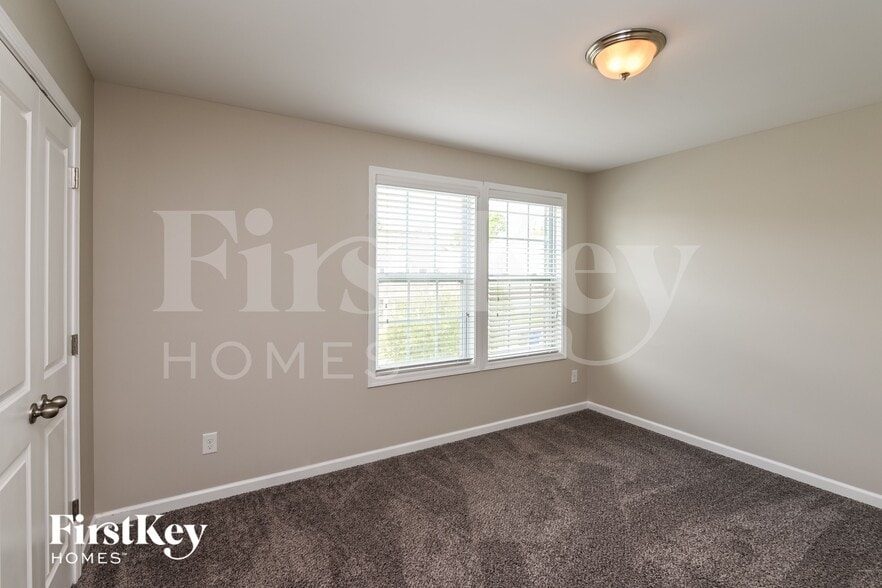 Building Photo - 9725 Rayneridge Drive