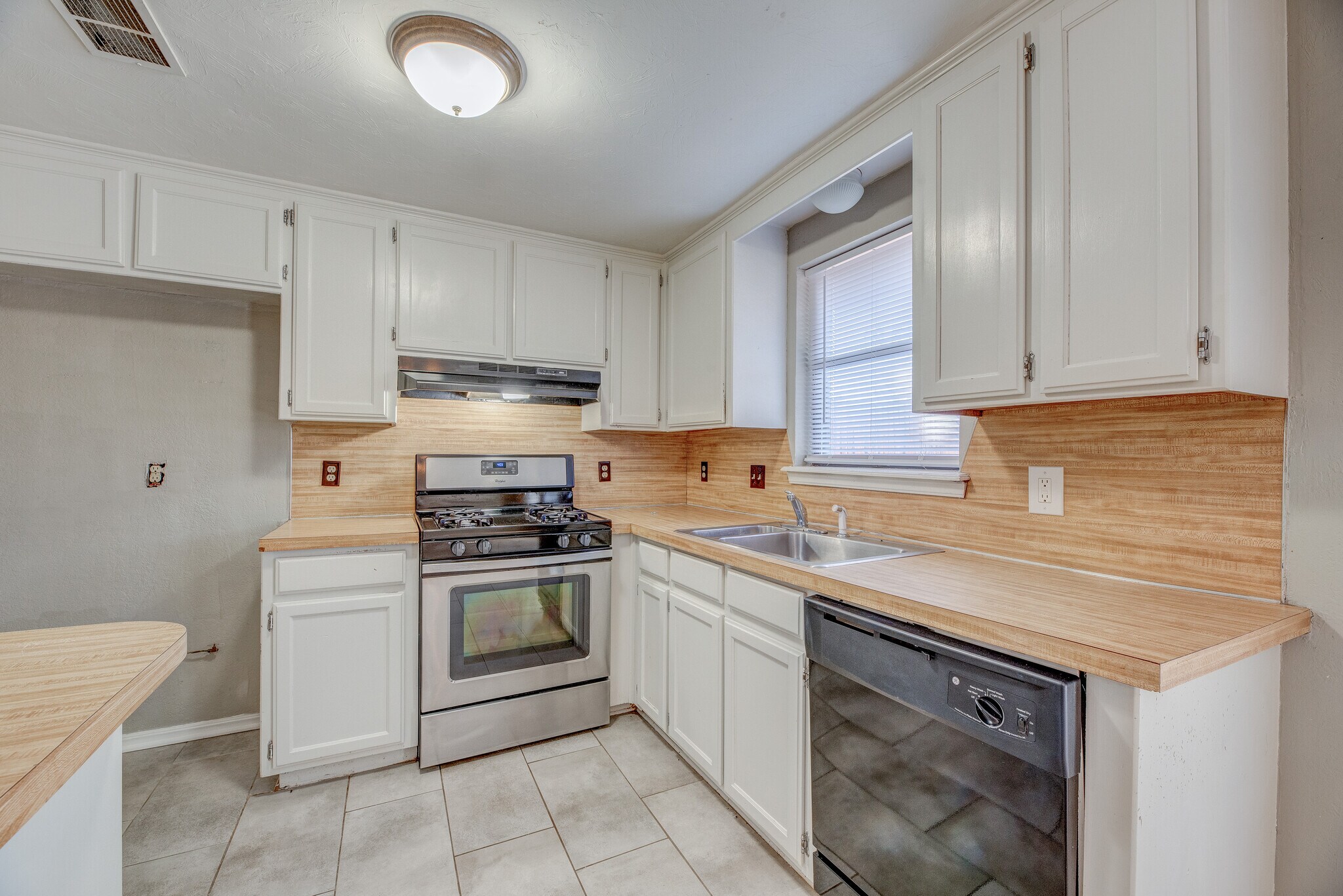 Building Photo - 12500 SW 2nd St