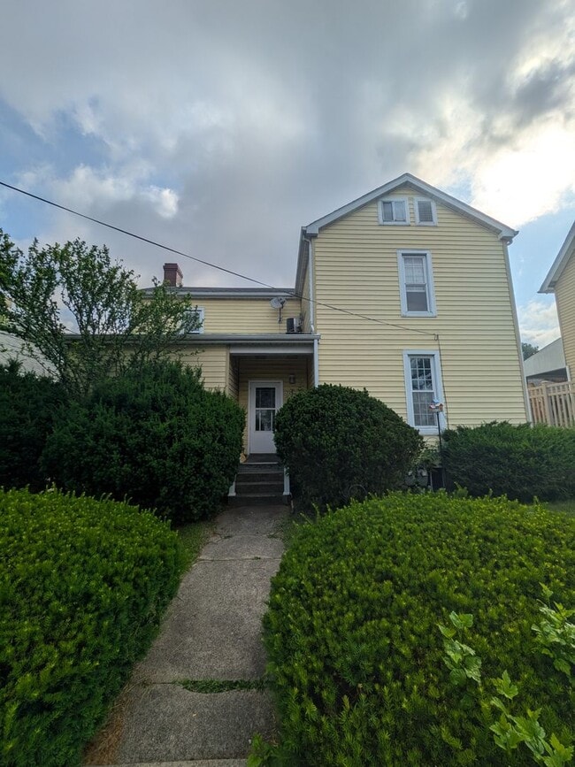 Primary Photo - 725 Chartiers St