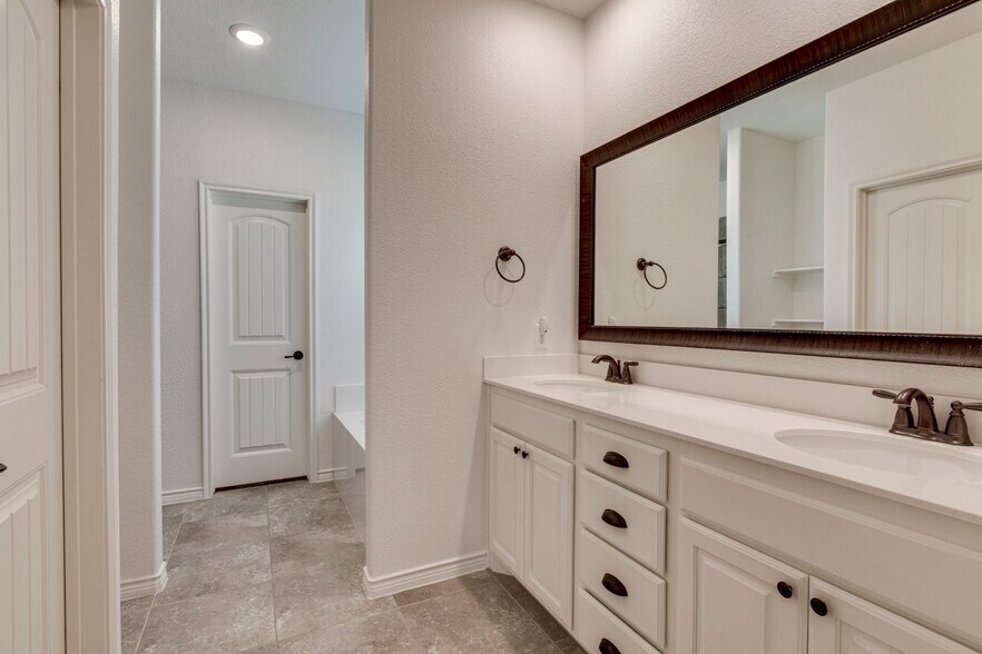 Building Photo - 3022 Maverick Dr