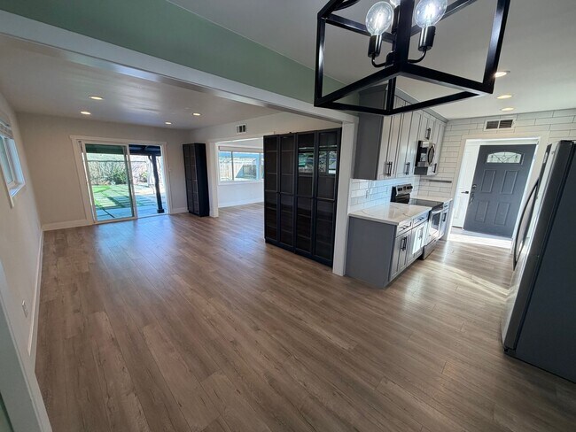 Building Photo - 3 Bedroom | 2 Bathroom | Single-Family Home in Arden-Arcade