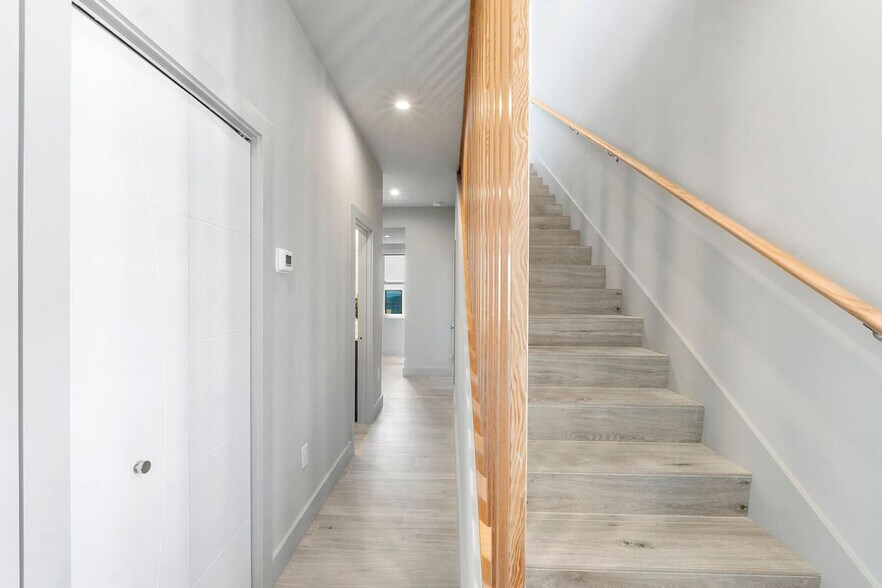 Building Photo - 99 Seaside Ave